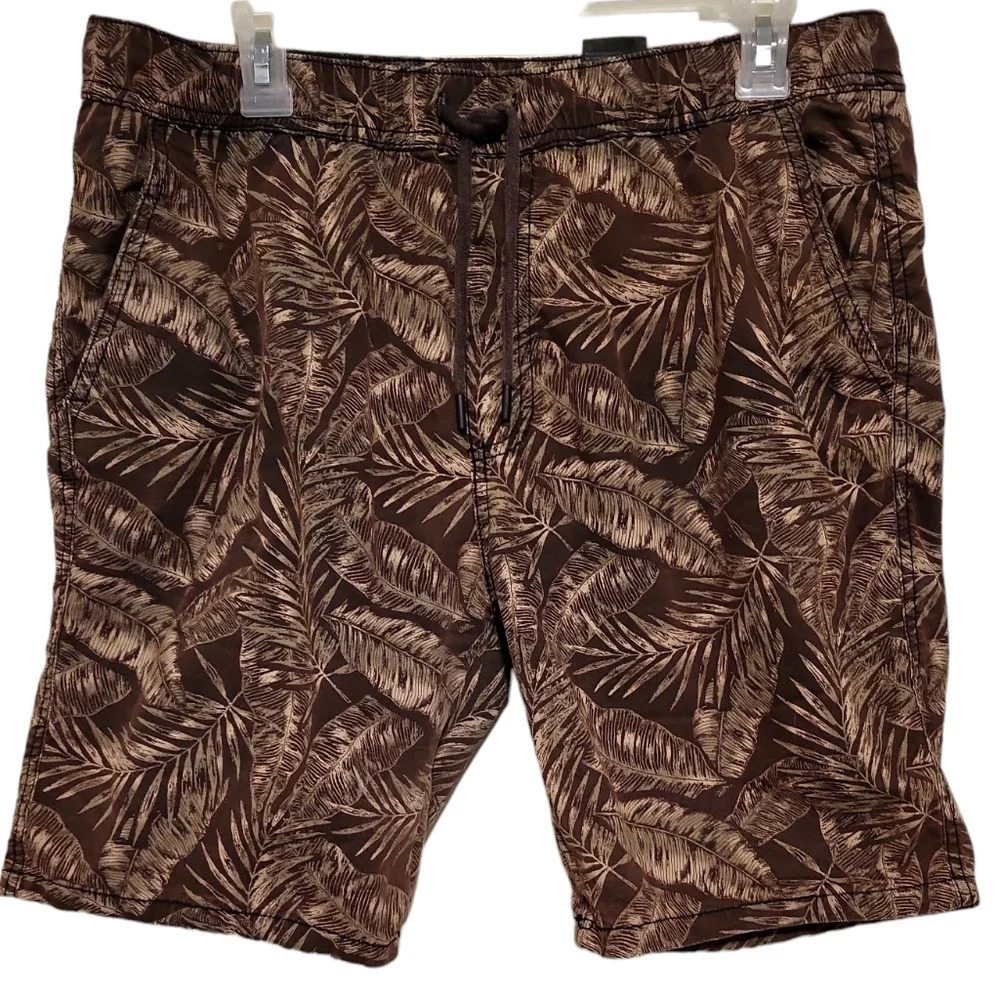 Divided Men's Leaf Print Shorts (Size M)